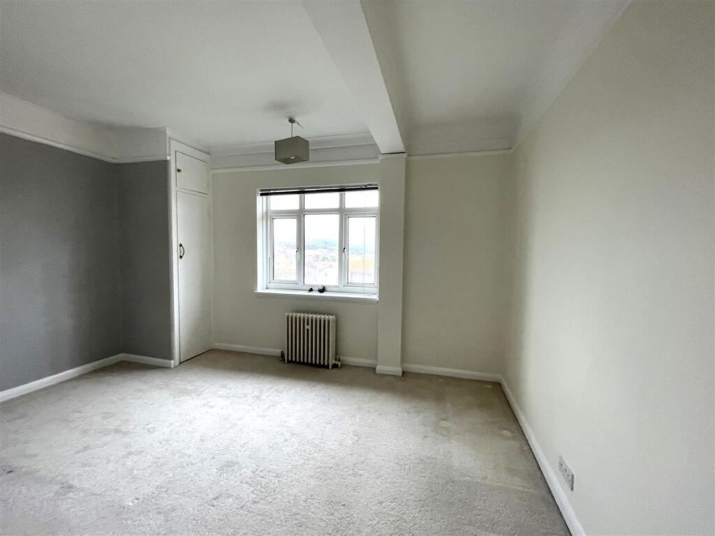 bed 2.jpg