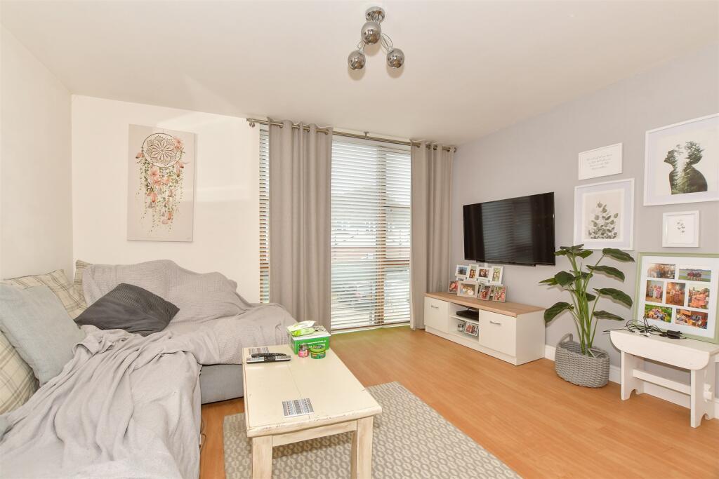 Lounge/Kitchen