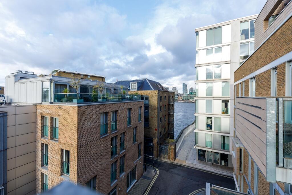 Axis Court F25 (1...