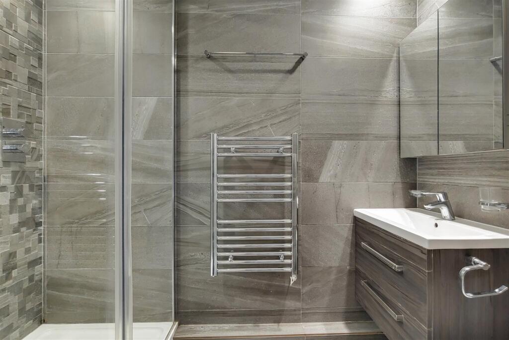 10_Ensuite 3-0.jpg