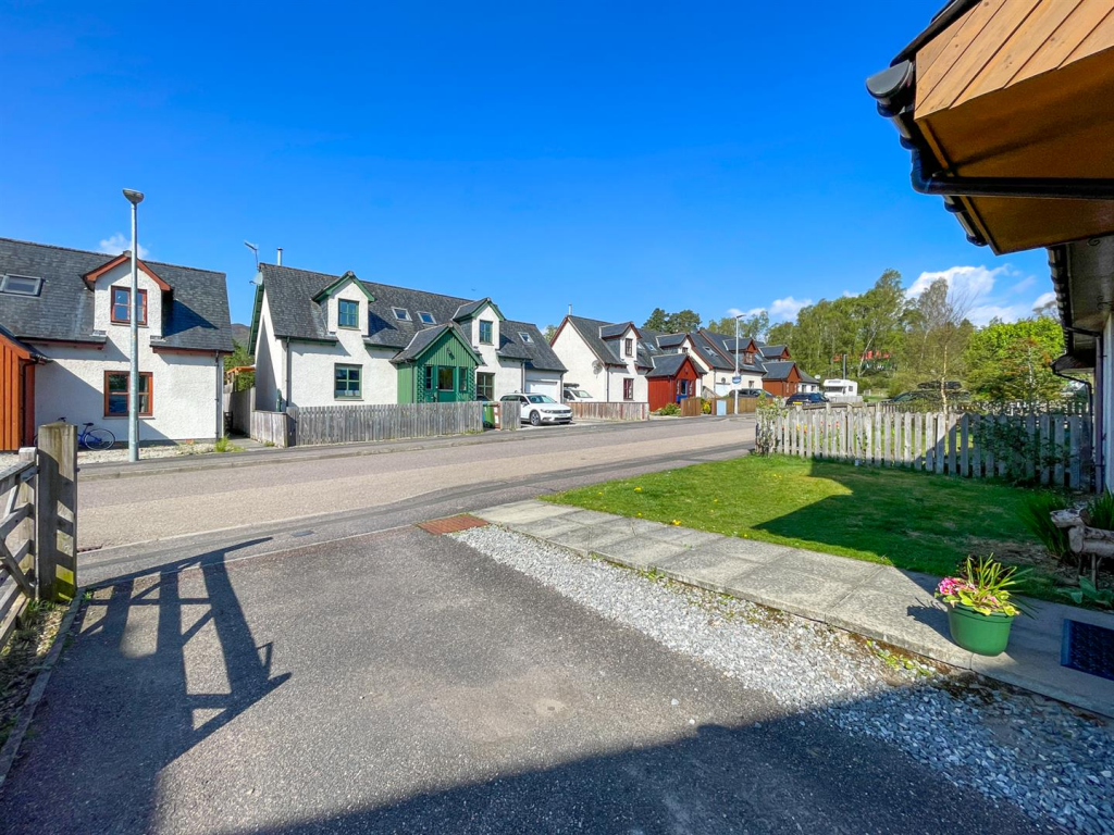 Front Garden &amp; Driveway