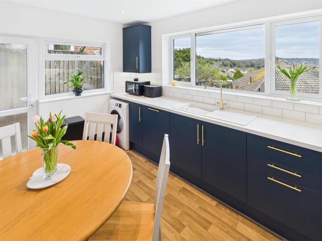 Kitchen 2 .jpg