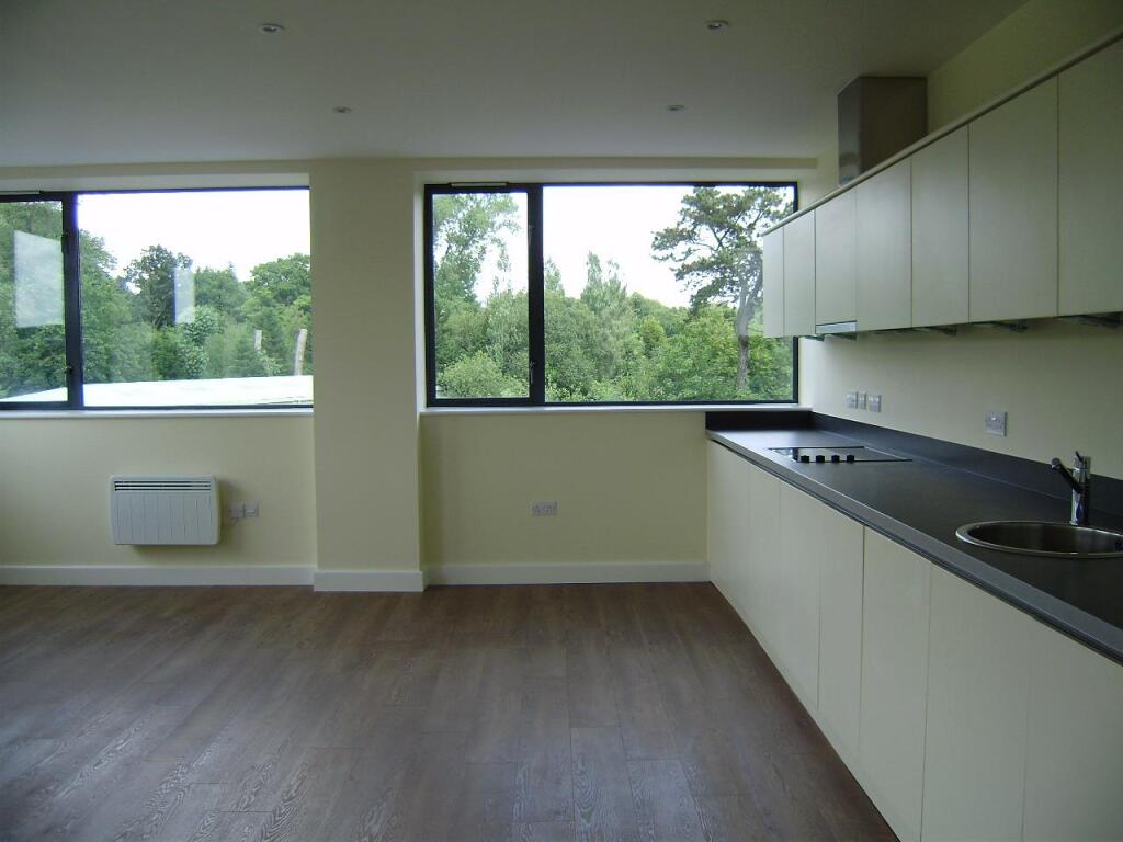 8 Haslemere House sitting room2.jpg