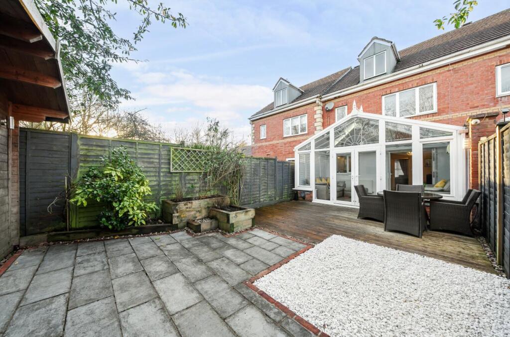 23 Lansdown Close