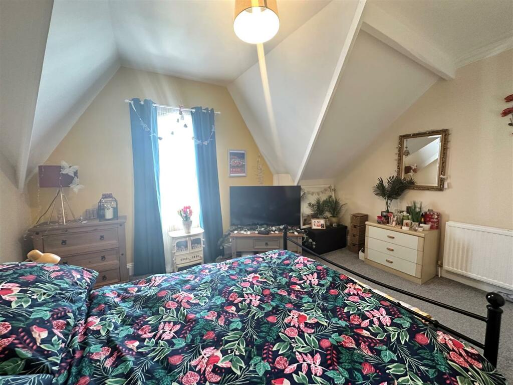 bedroom 1 3.jpg