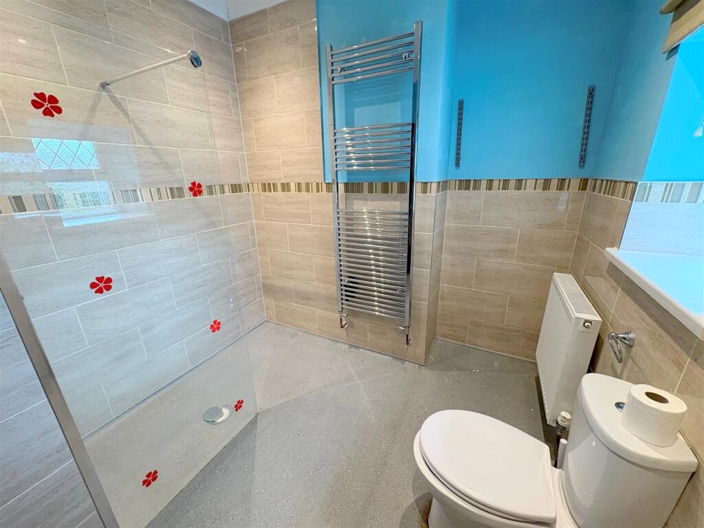Shower Room a.jpg