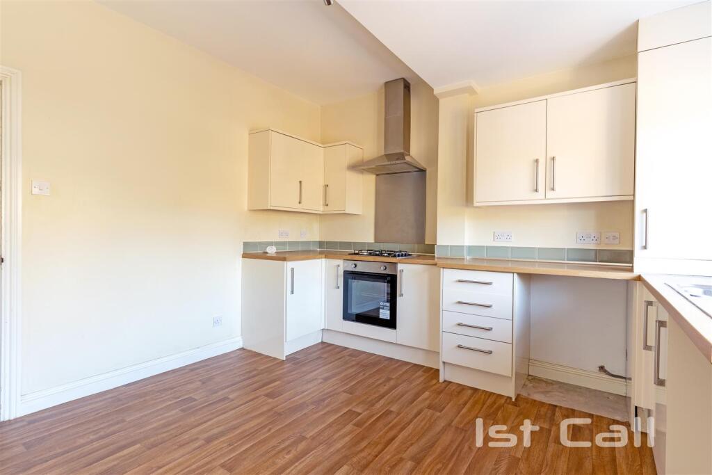 Kitchen2.jpg