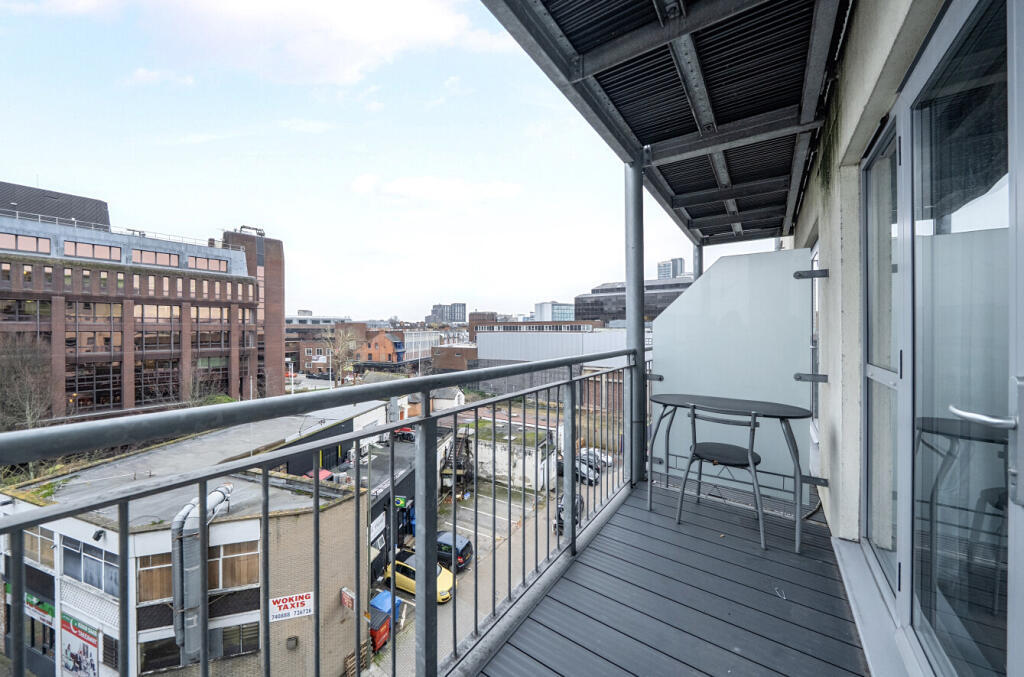 1395052-3-694a8f2...