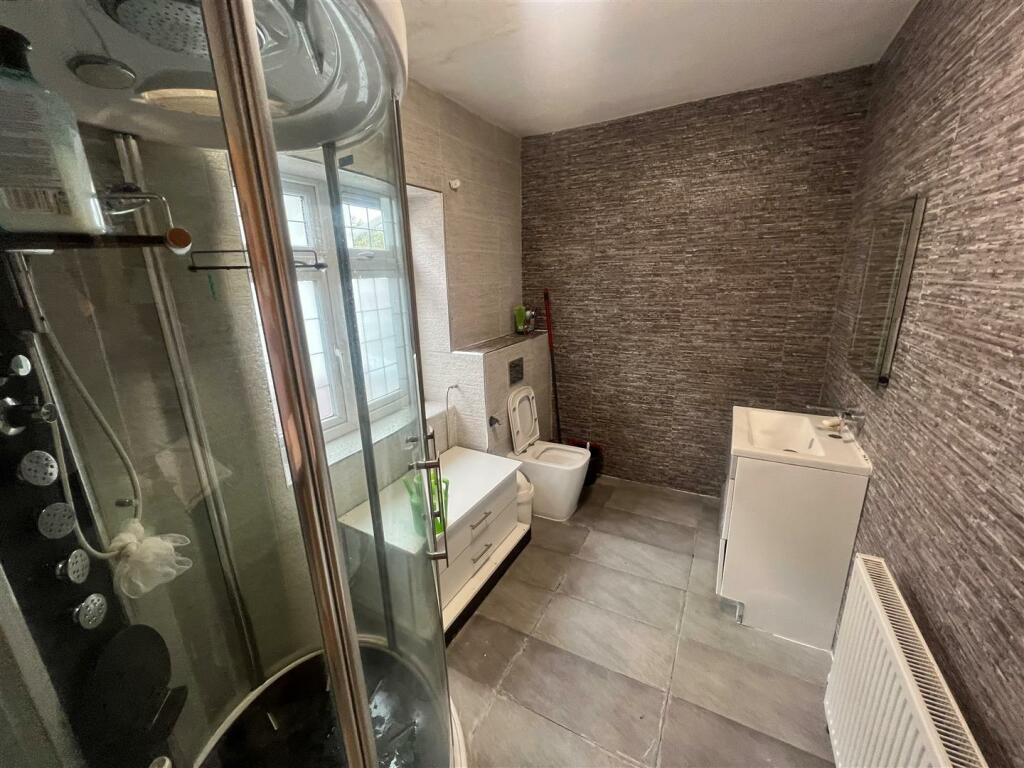 en suite shower room