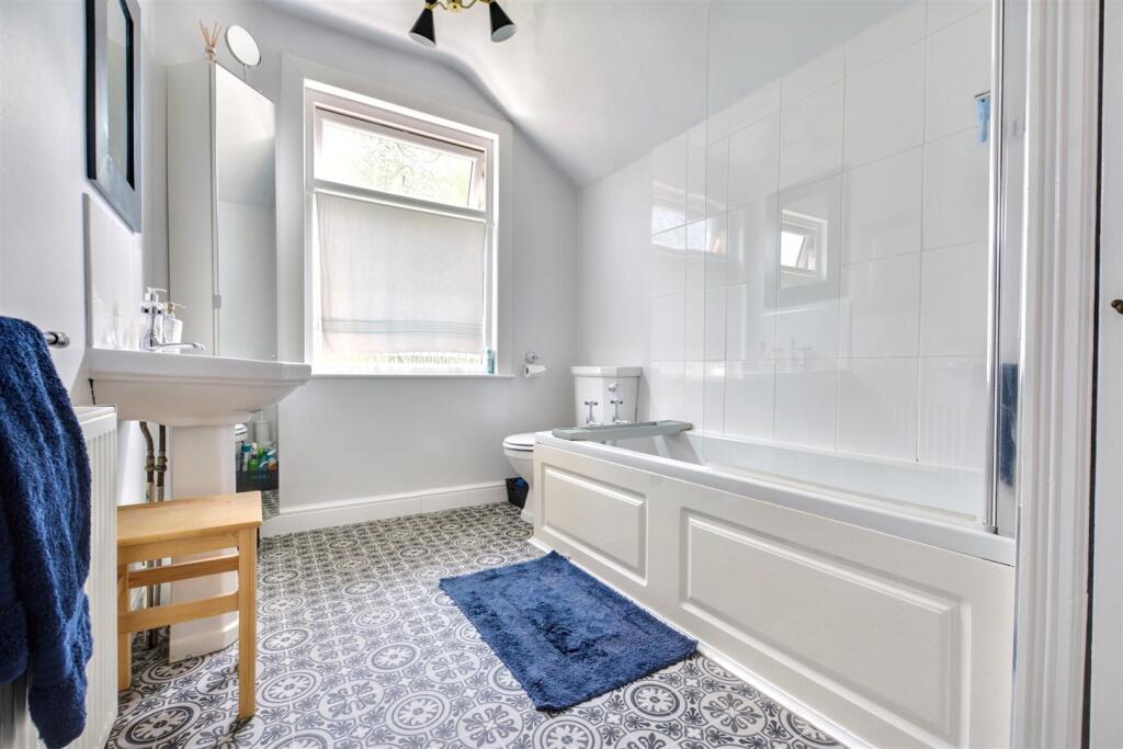 Bathroom_1.jpeg