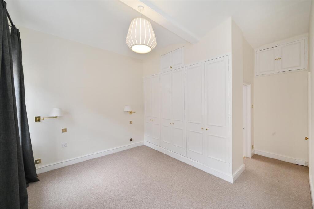 14-Ennismore-Gardens-Mews (12).JPG