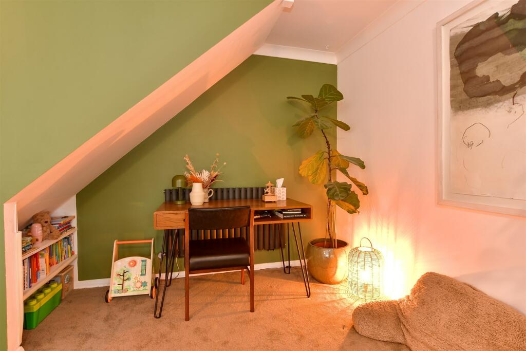 Lounge/Dining Area
