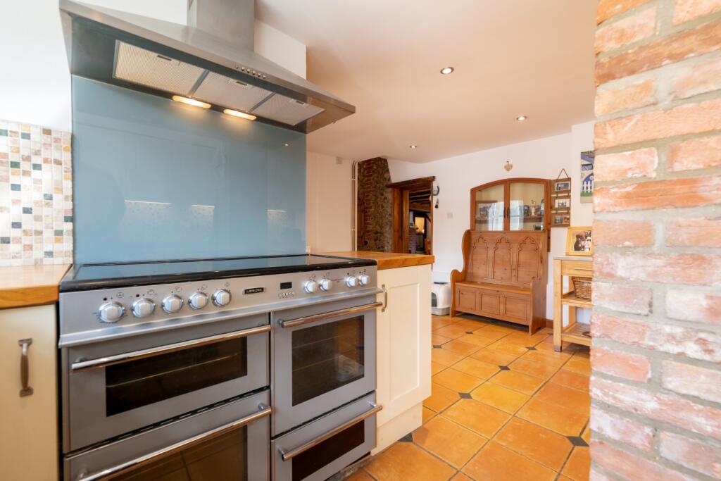 20240916125517 - 74A00514-HDR - 2 Blacksmiths Cott