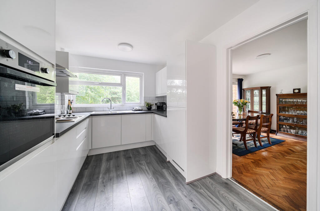 1326594-7-688229a...