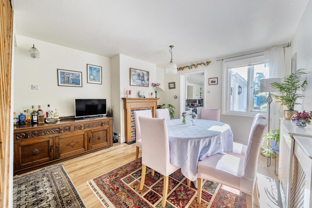 1348399-4-68bef54...