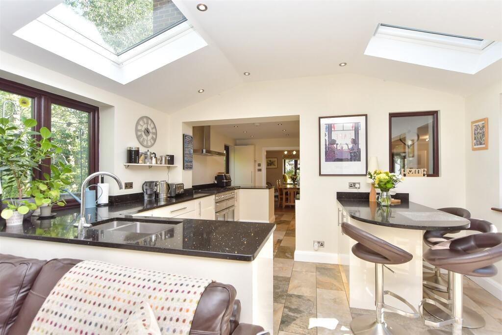 Kitchen/ Breakfast Room