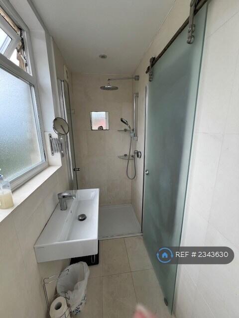 3rd Floor Ensuite Bathroom