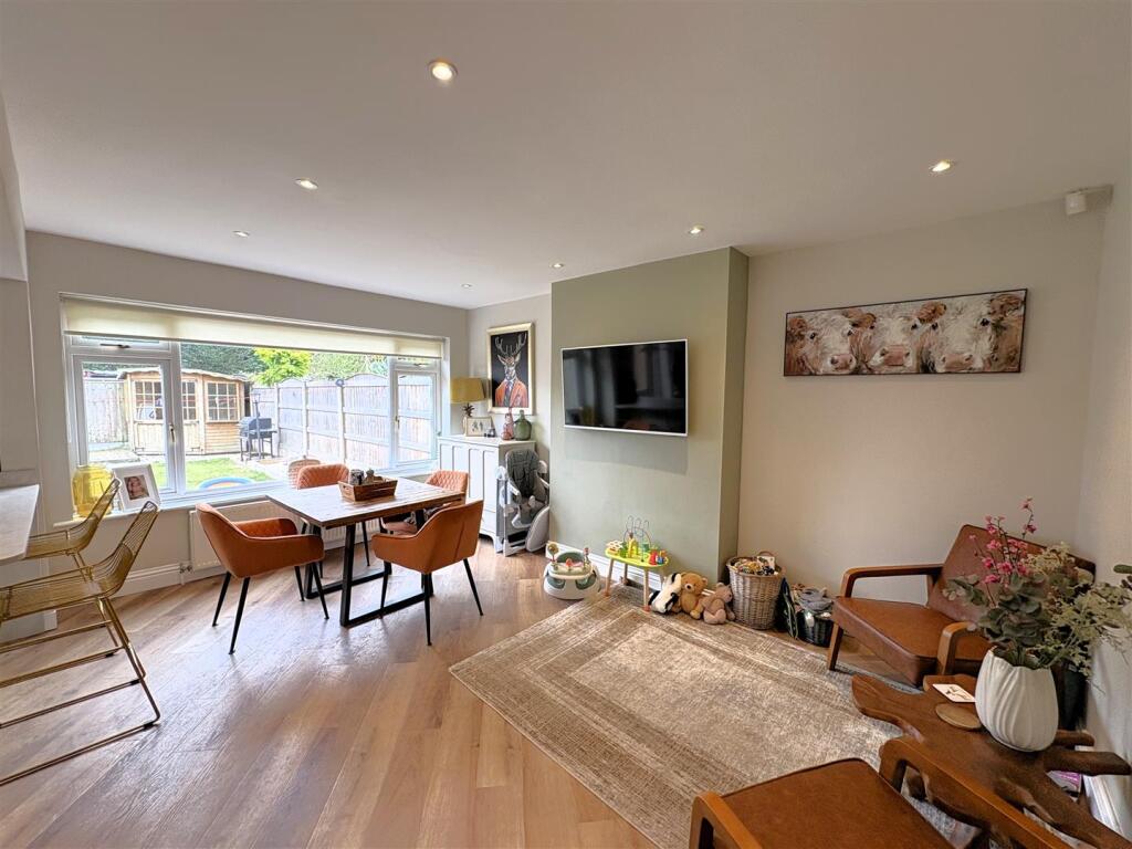 Dining Area.jpg