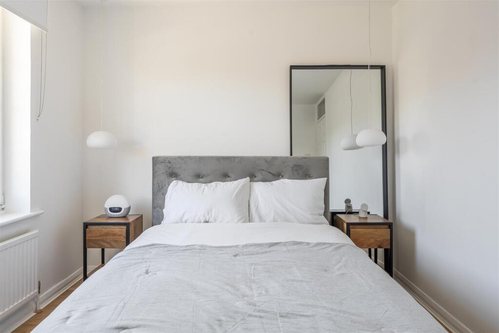 Greenstone Mews, E11