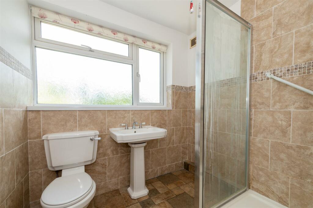 17 Kennedy Close internal-5.JPG