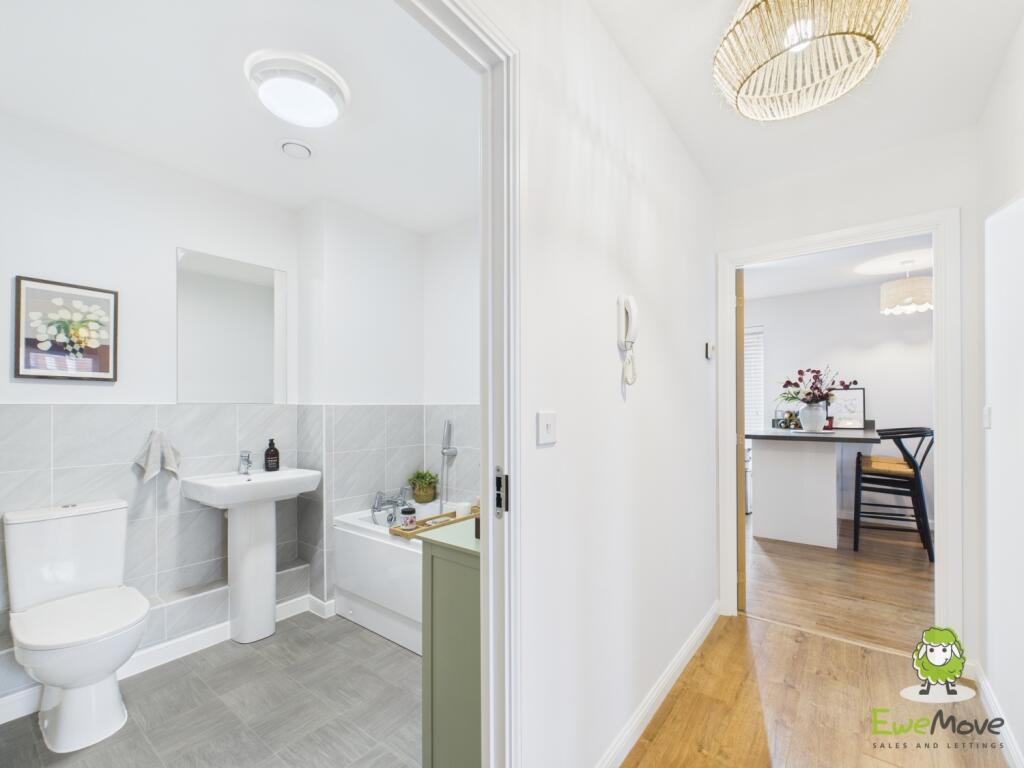 EweMove Estate Agents Basingstoke - Leander Court 