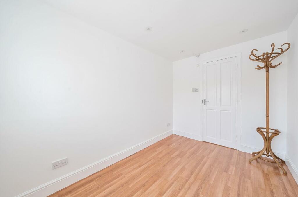 Davidson Frost-Wellings, DFW, Du Cros Drive, Stanm