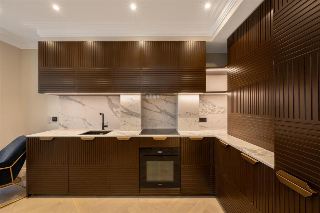 67 Kinnerton Street Hi-3.jpg