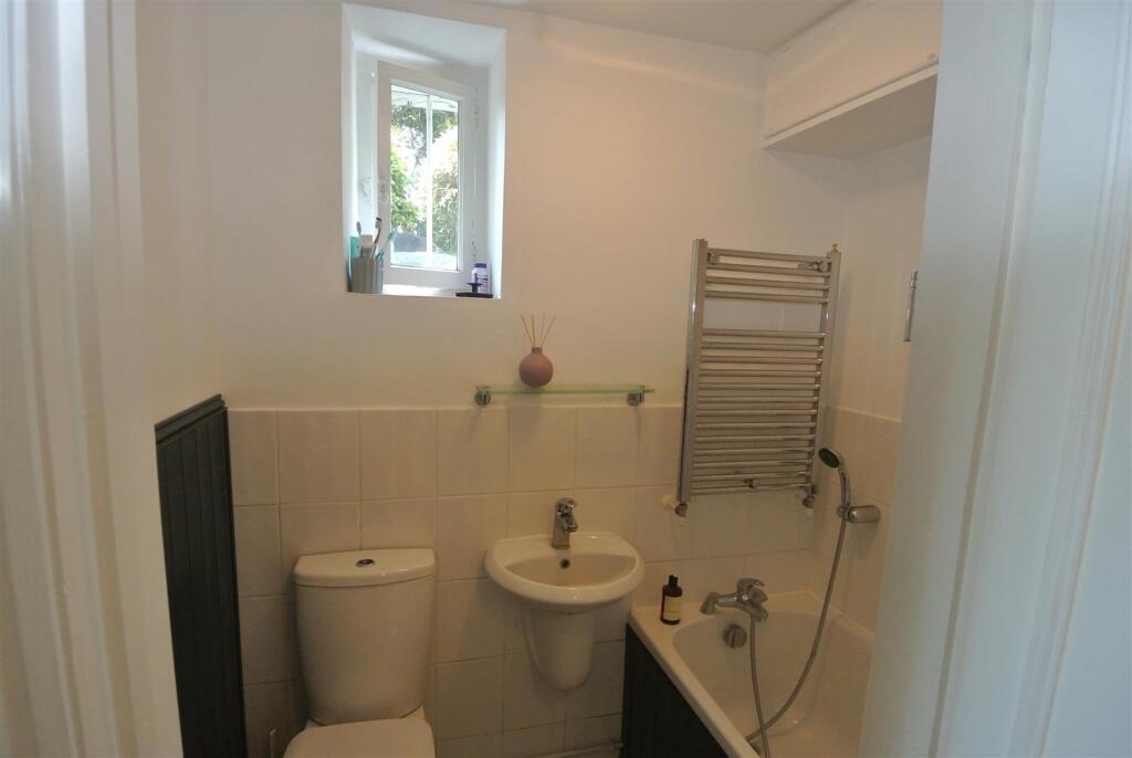 En Suite Bathroom.JPG