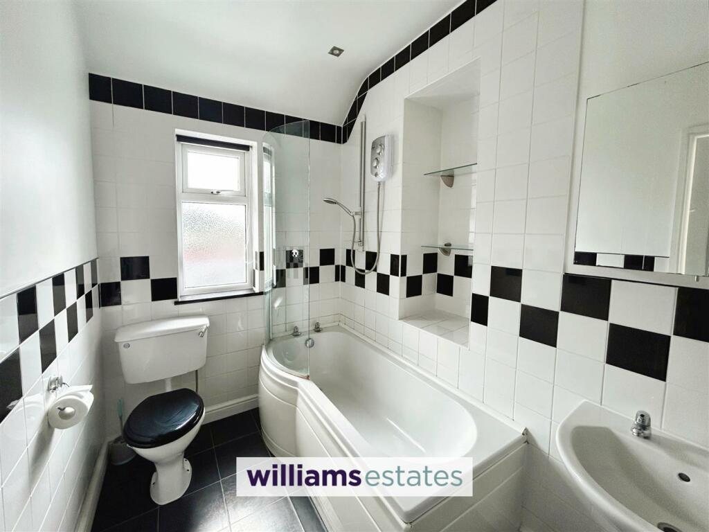 Jack &amp; Jill Bathroom