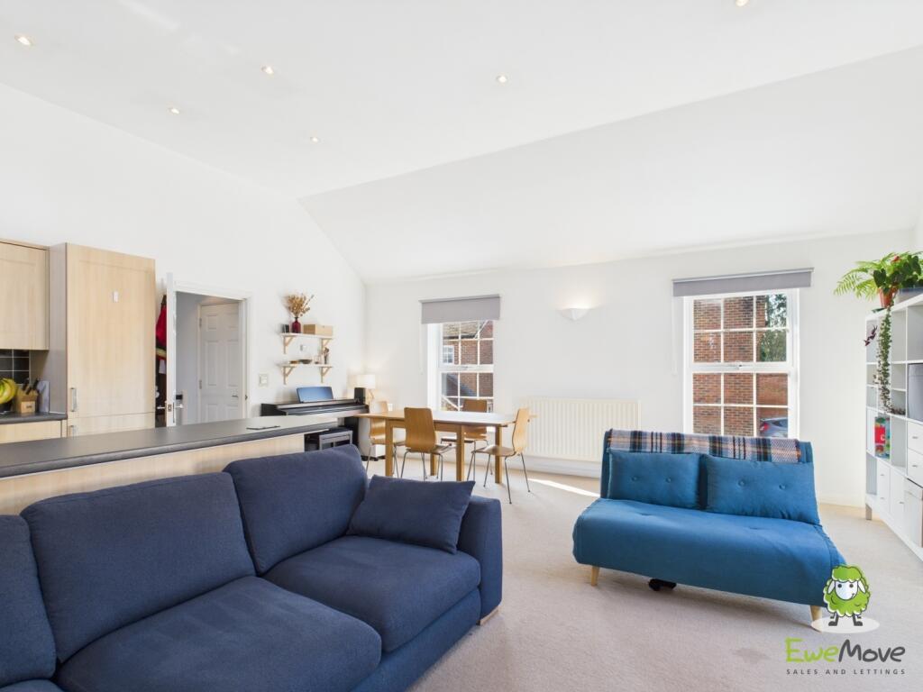 CAM03778G0-PR0199-STILL008