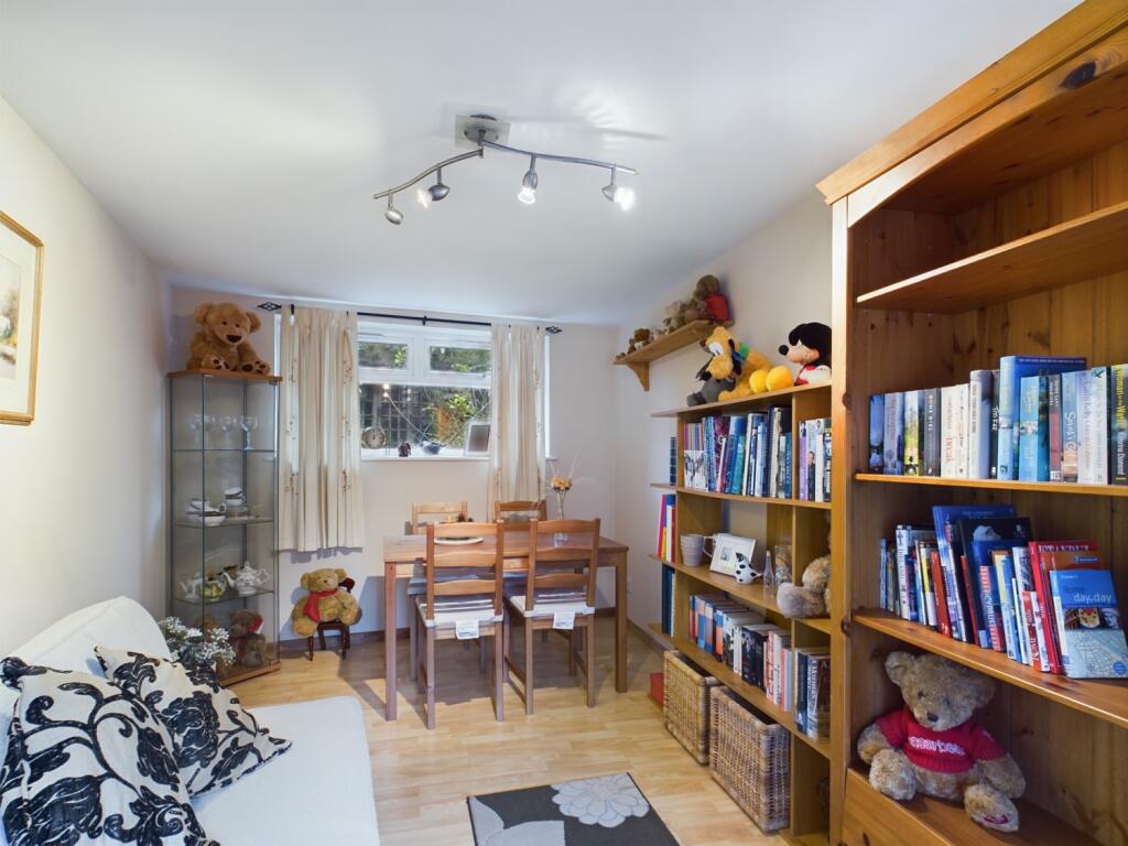 CAM01740G0-PR0331-STILL006