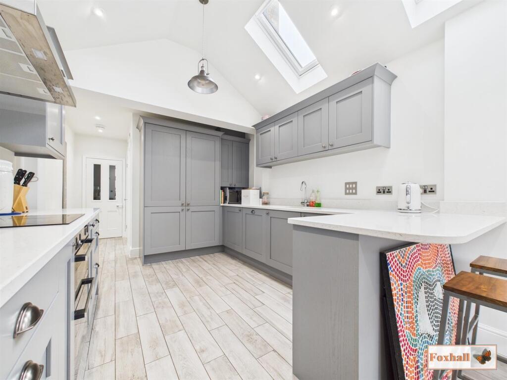 Kitchen / Dining Area