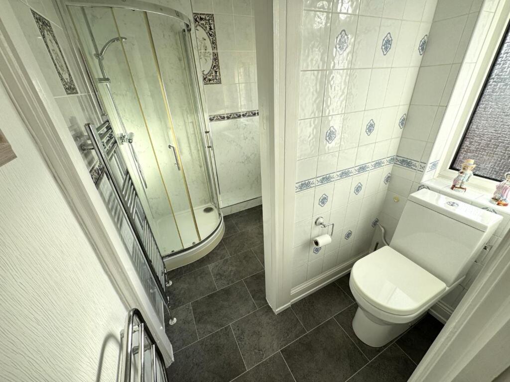 SHOWER ROOM/WC
