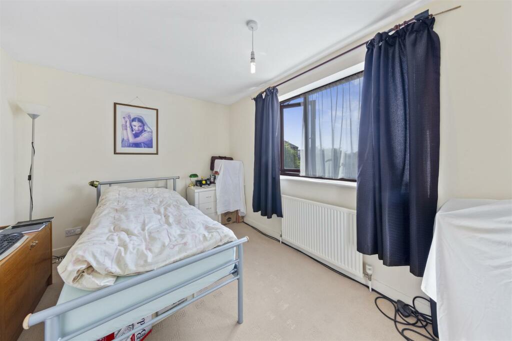 Right Hand Semi Bedroom