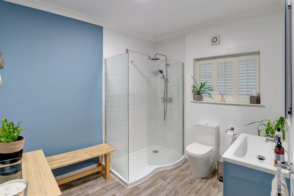 Bathroom3.jpg