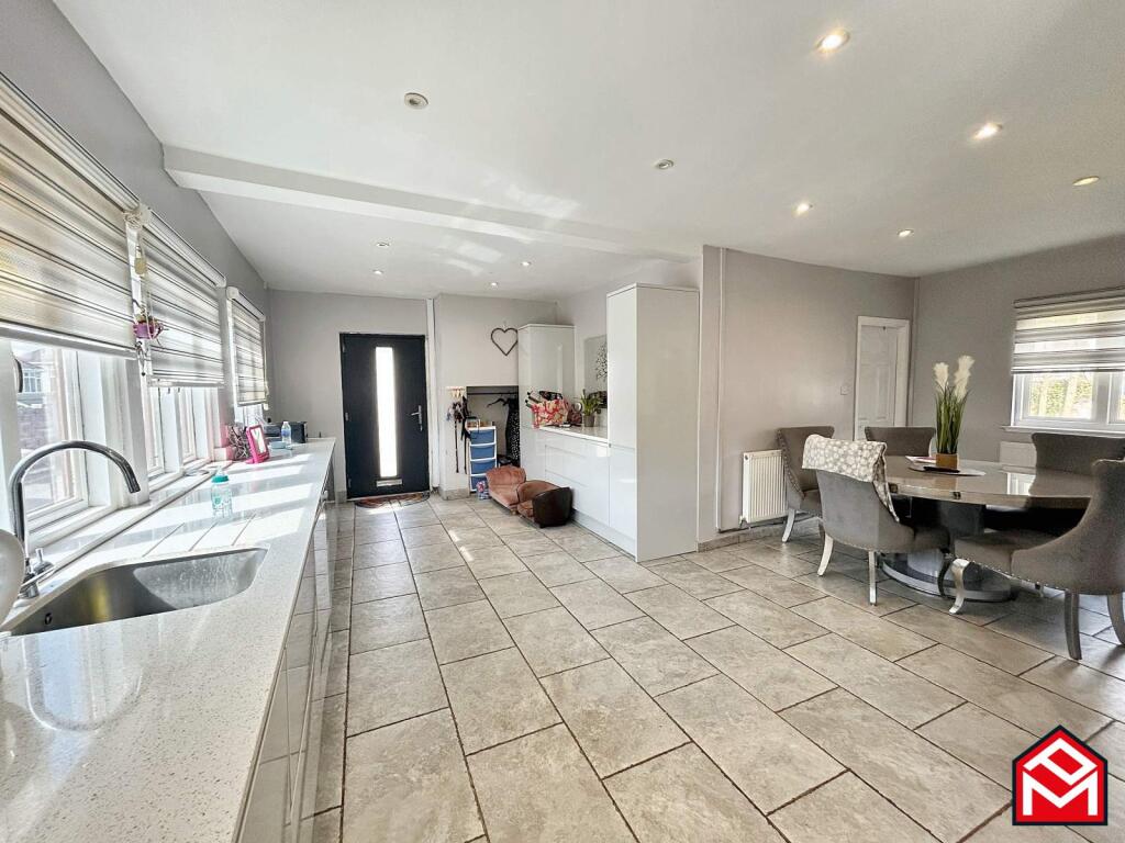 Open Plan Kitchen/ Dining Room