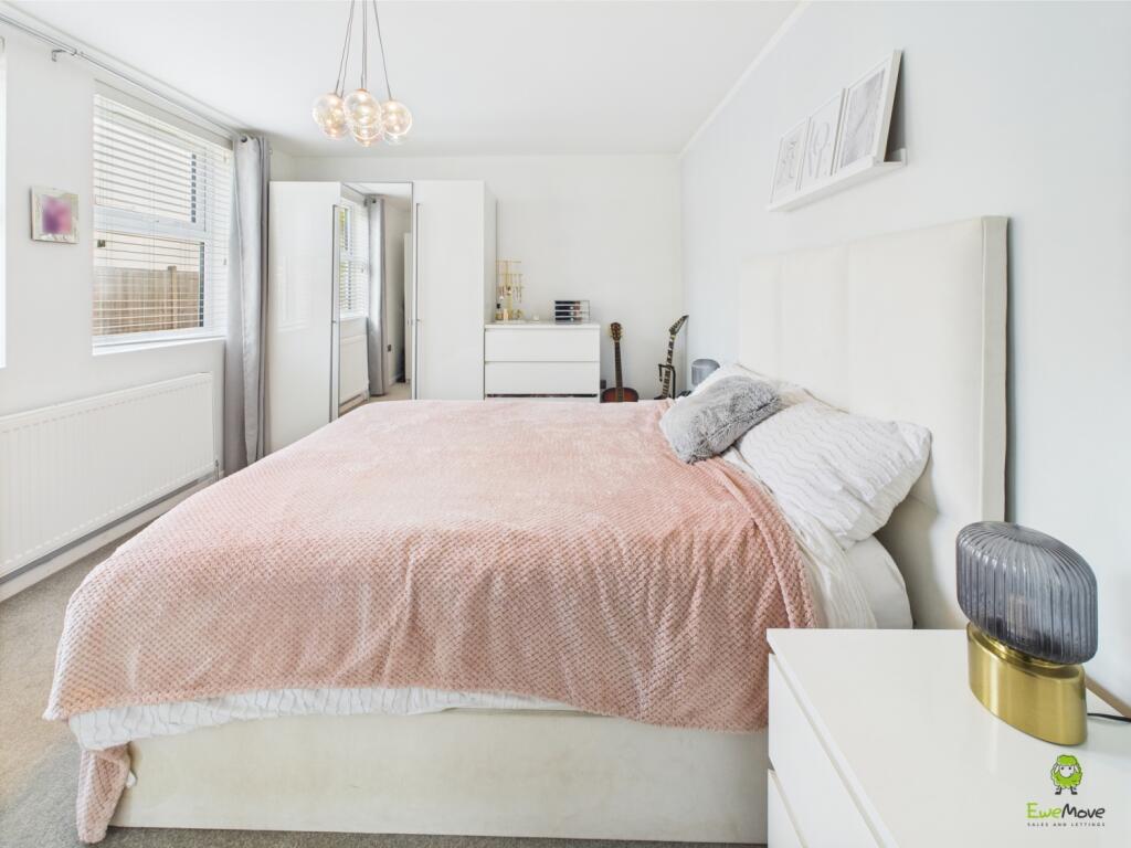 CAM03779G0-PR0227-STILL015