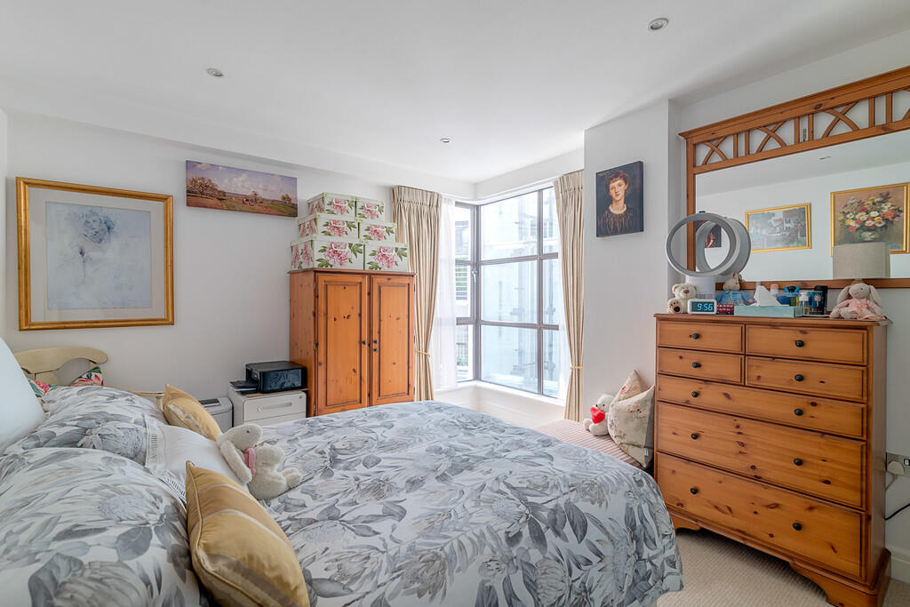 Harlequin_Court_0...