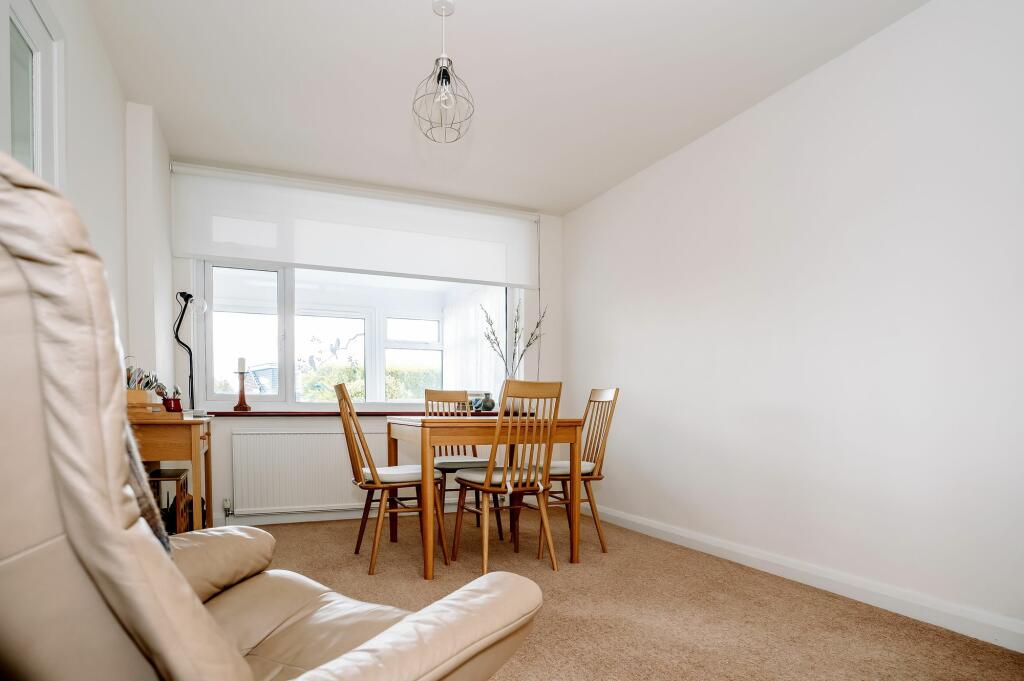 KITCHEN DINER AND LOUNGE