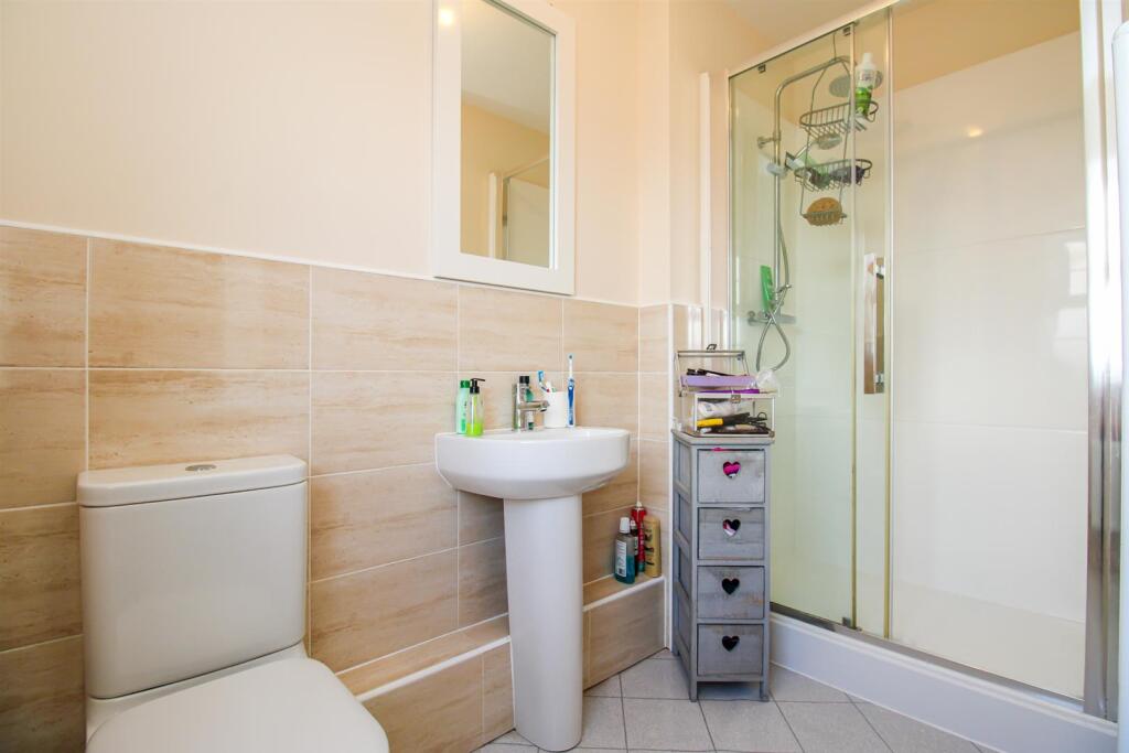 EN SUITE SHOWER ROOM
