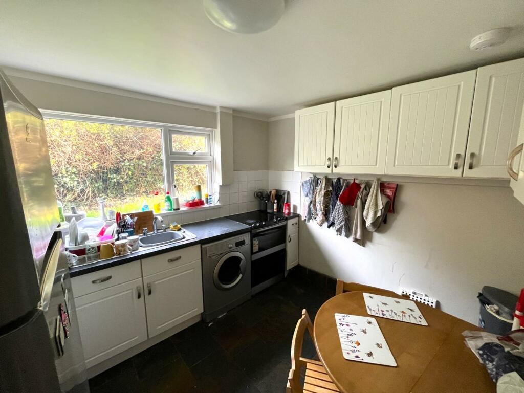Kitchen 2.jpeg