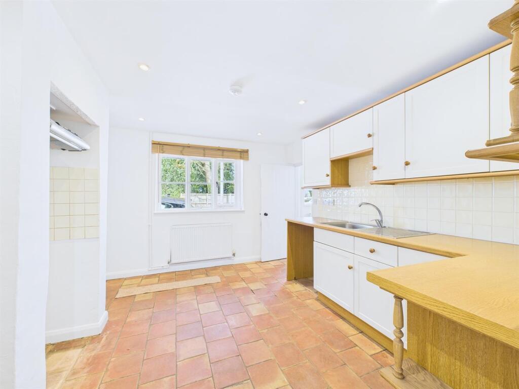 Kitchen 3.jpg