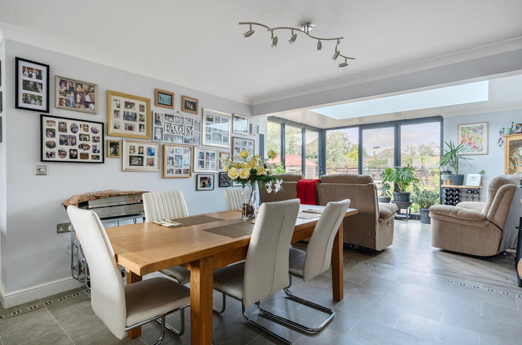 1304671-29-684082...