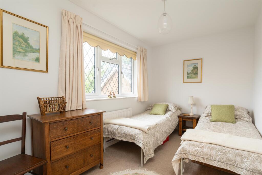 16 Frankholmes Drive_1.jpg