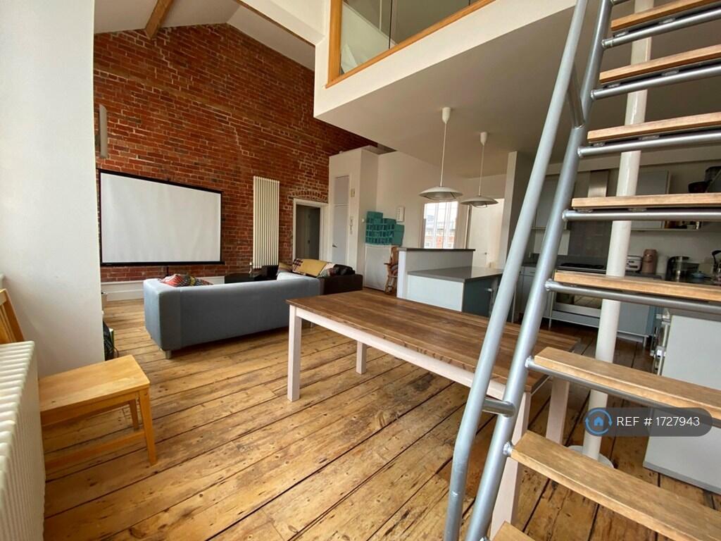 Loft Apartment - High Ceilings And Spacious