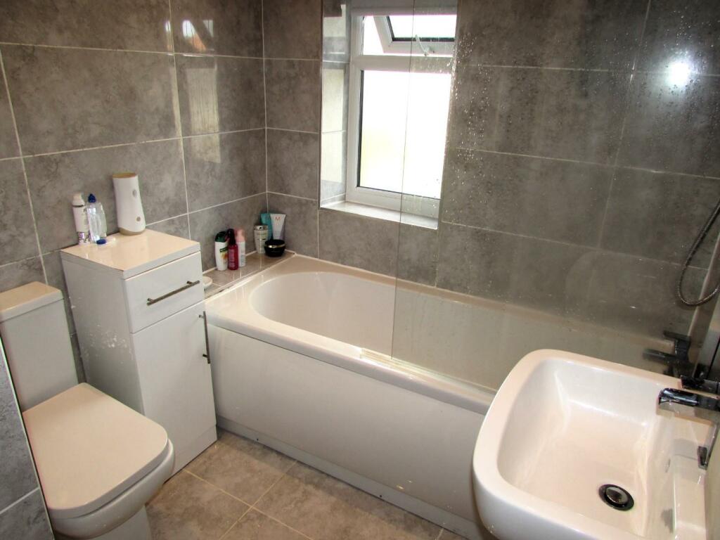 CosgroveRd2bath.JPG