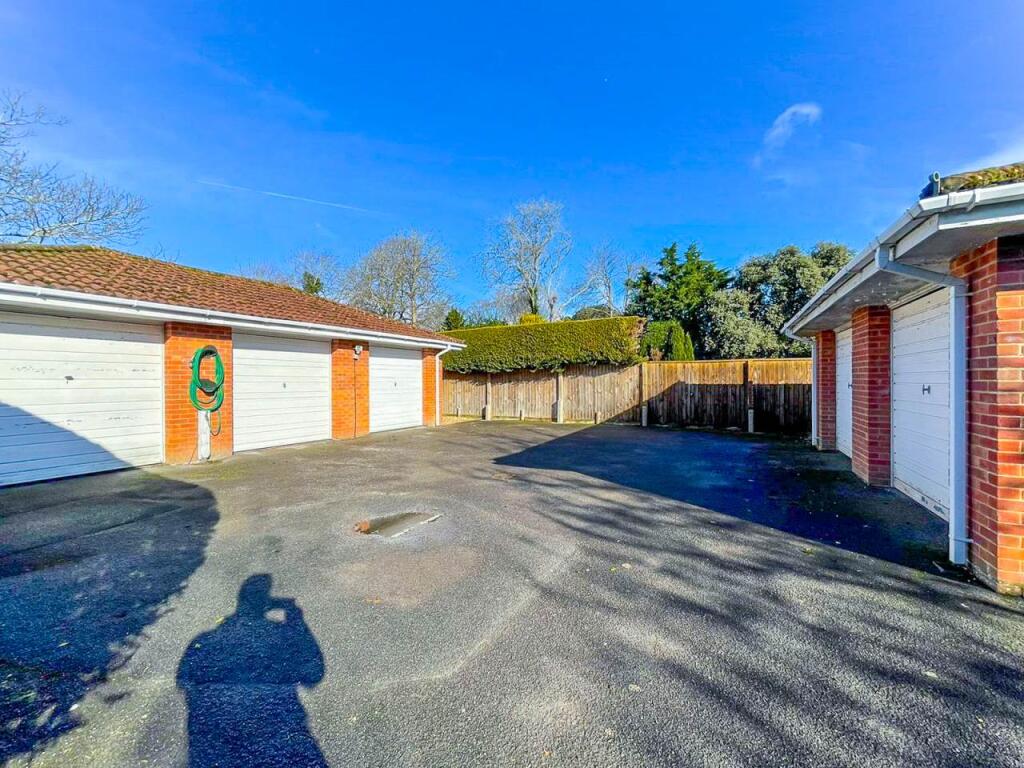 5 sea view garages 