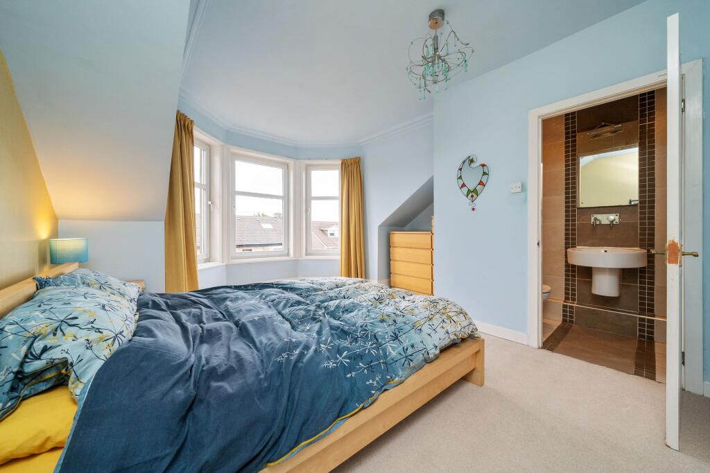 Master bedroom/en-suite