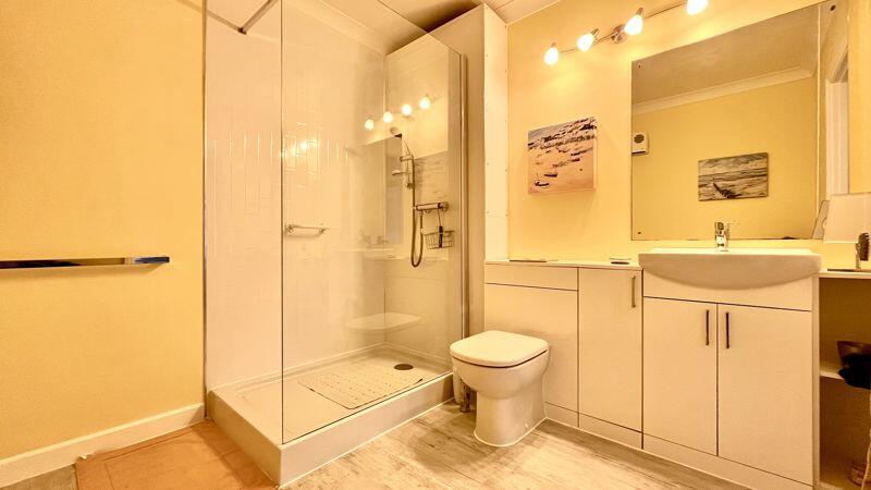 En-Suite to Bedroom 1