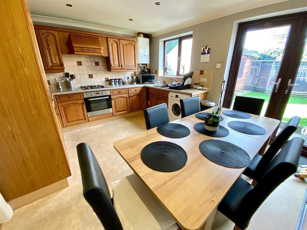 water royd lane 35b kitchen diner.jpg